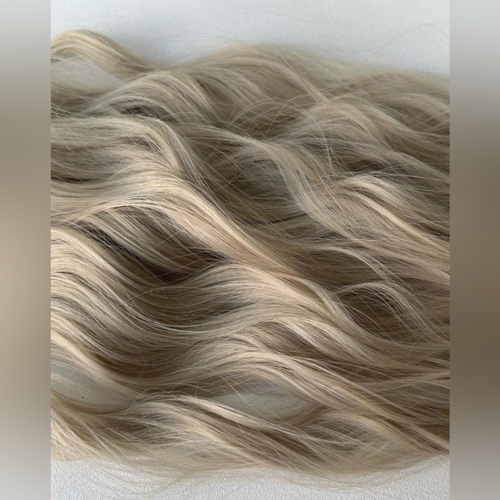 Human hair blend Womens Clip in  Light Blonde  wavy hair extensions - Picture 10 of 10